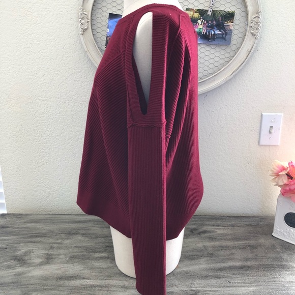 🌟NWT🌟Lucky Brand Cold Shoulder sweater size L - Picture 4 of 6